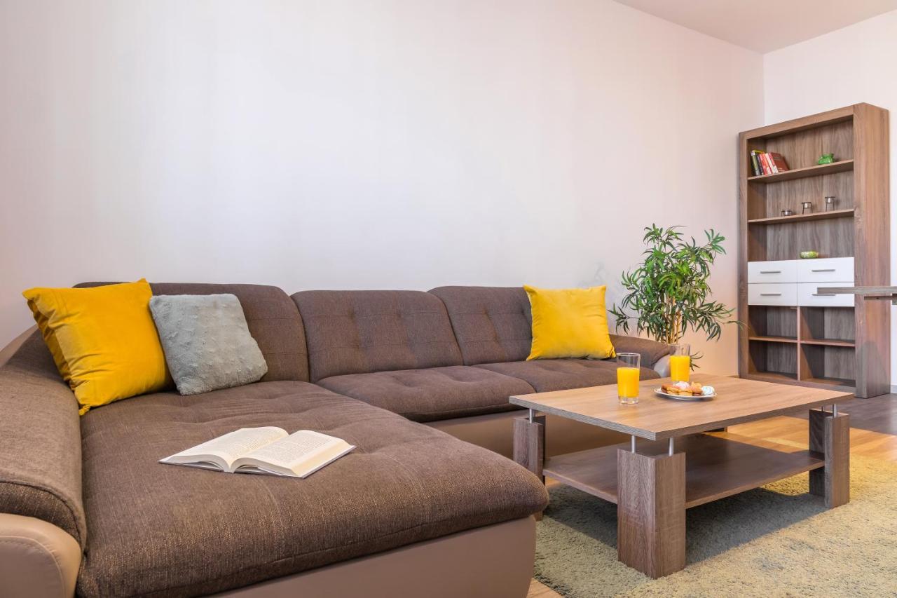 Lovely Apartment With City View Boekarest Buitenkant foto