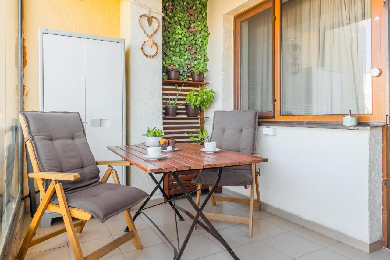 Lovely Apartment With City View Boekarest Buitenkant foto