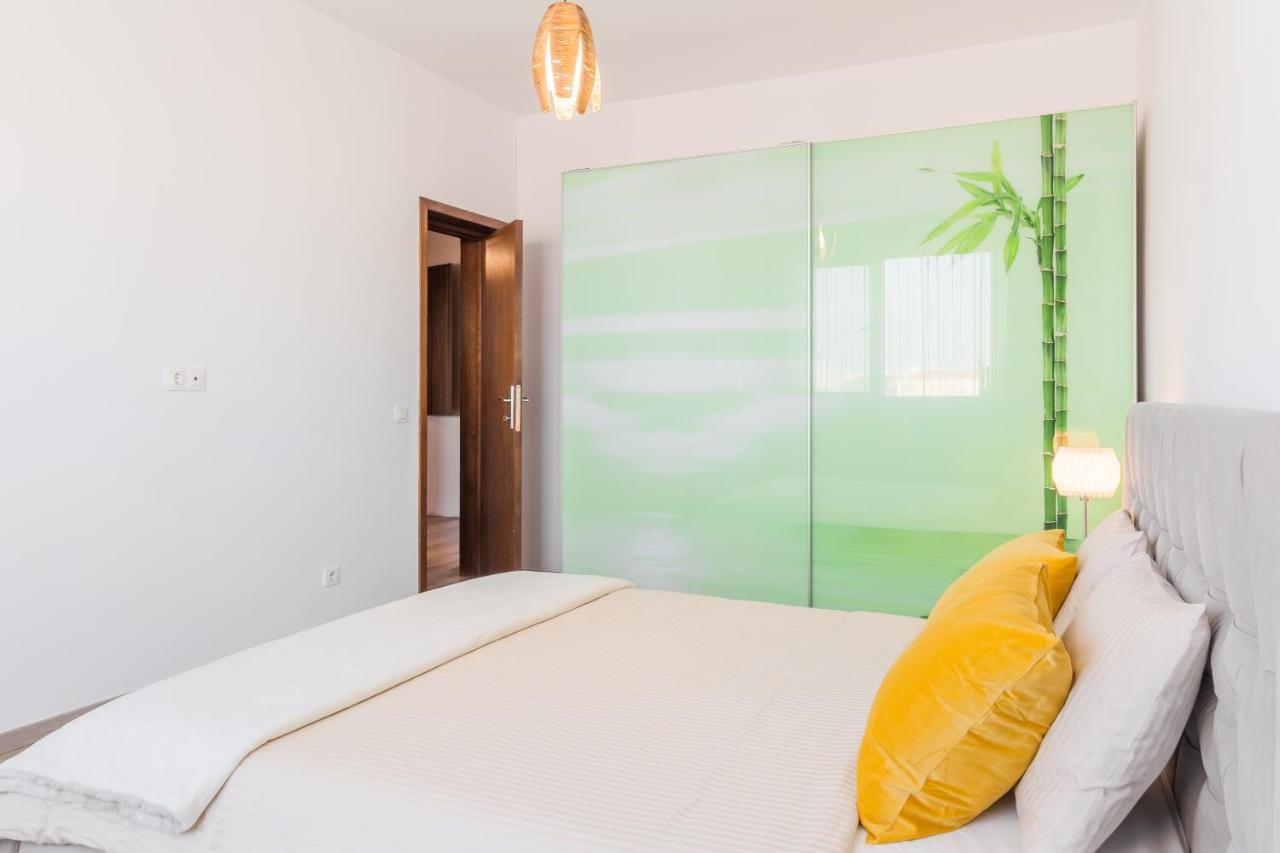 Lovely Apartment With City View Boekarest Buitenkant foto