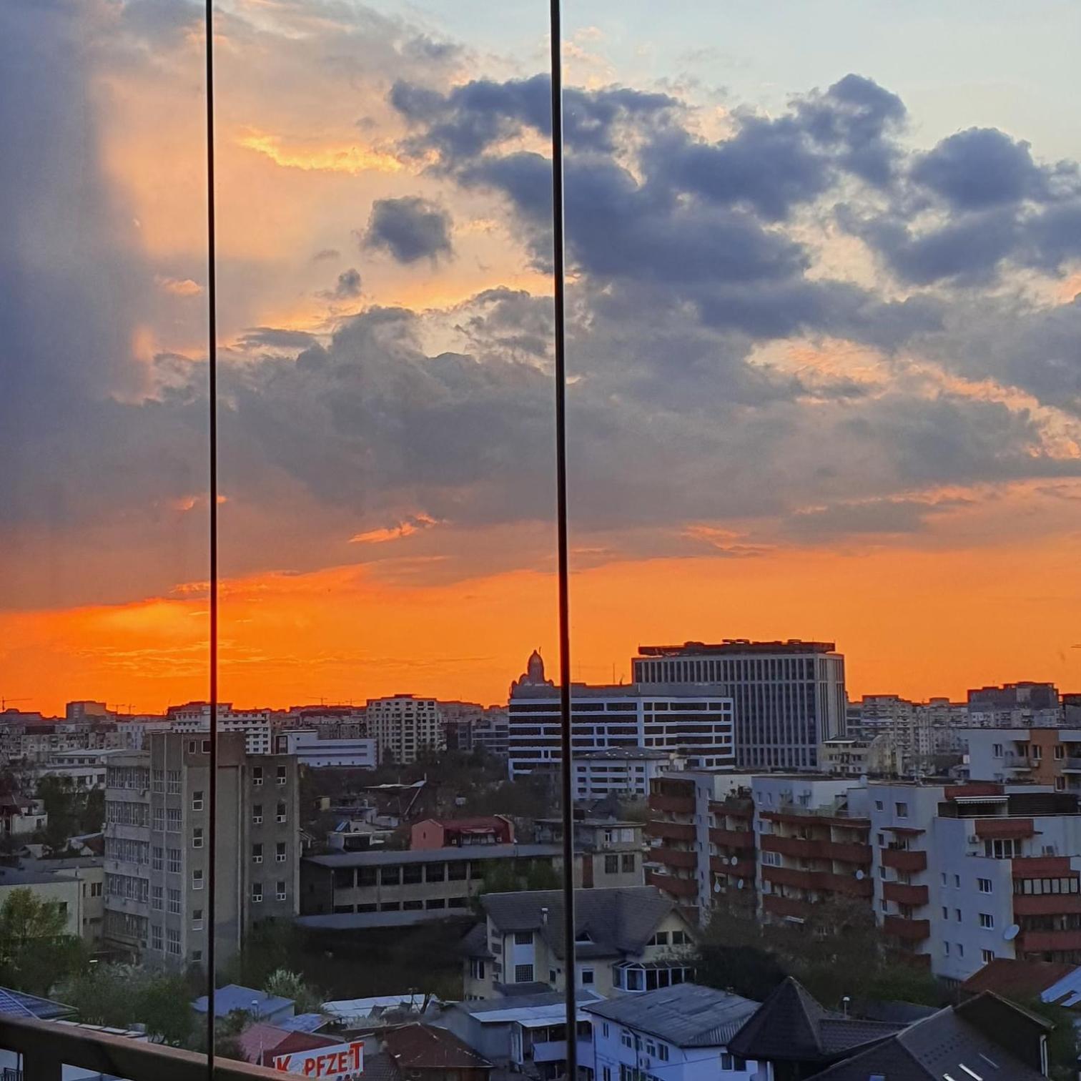 Lovely Apartment With City View Boekarest Buitenkant foto
